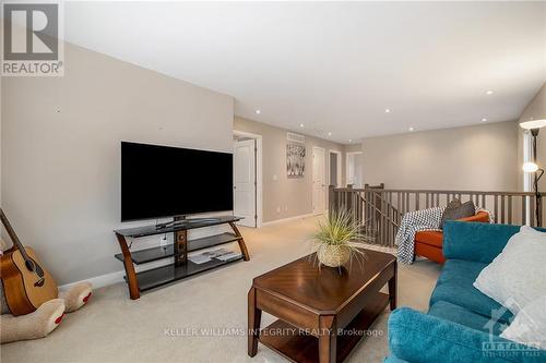 274 Huntsville Drive, Ottawa, ON - Indoor Photo Showing Living Room