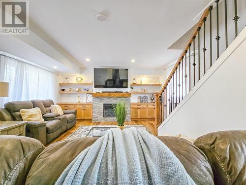 7023 Base Line Road, Wallaceburg, ON - Indoor Photo Showing Living Room With Fireplace