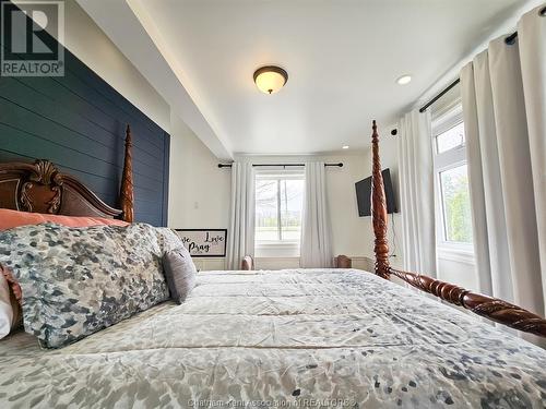 7023 Base Line Road, Wallaceburg, ON - Indoor Photo Showing Bedroom