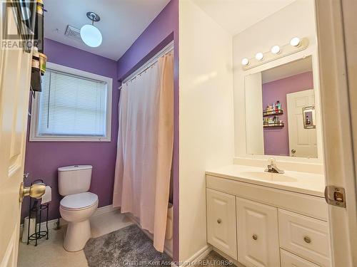 7023 Base Line Road, Wallaceburg, ON - Indoor Photo Showing Bathroom