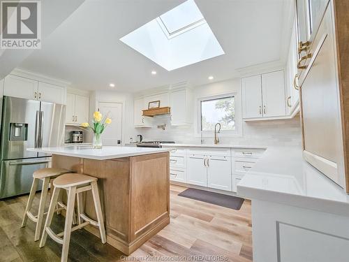 7023 Base Line Road, Wallaceburg, ON - Indoor Photo Showing Kitchen With Upgraded Kitchen