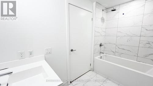 519 - 181 Sheppard Avenue E, Toronto, ON - Indoor Photo Showing Bathroom