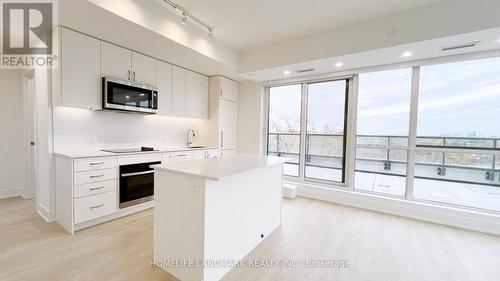 519 - 181 Sheppard Avenue E, Toronto, ON - Indoor Photo Showing Kitchen With Upgraded Kitchen