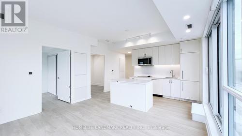 519 - 181 Sheppard Avenue E, Toronto, ON - Indoor Photo Showing Kitchen