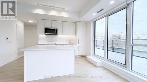 519 - 181 Sheppard Avenue E, Toronto, ON - Indoor Photo Showing Kitchen