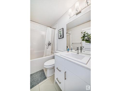 3843 Chrustawka Place Pl Sw, Edmonton, AB - Indoor Photo Showing Bathroom