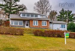 10 Winona Crescent  Rockingham, NS B3M 1Z1