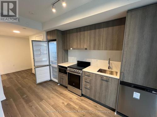 319 - 195 Commerce Street, Vaughan, ON - Indoor Photo Showing Kitchen