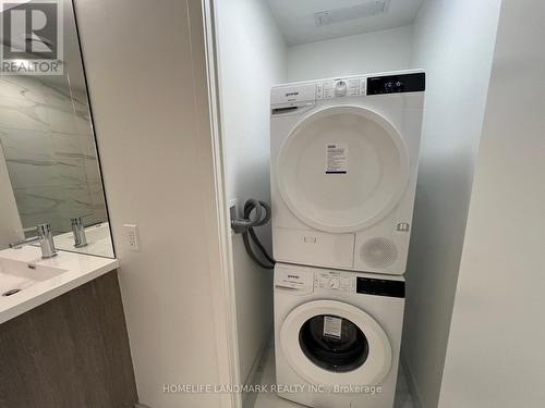 319 - 195 Commerce Street, Vaughan, ON - Indoor Photo Showing Laundry Room