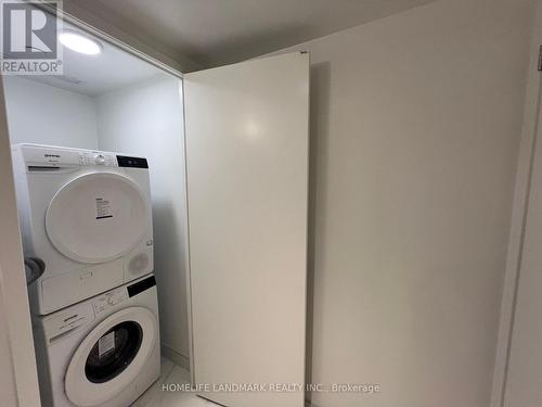 319 - 195 Commerce Street, Vaughan, ON - Indoor Photo Showing Laundry Room