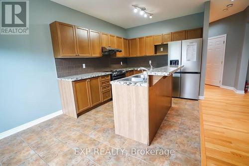 30 Mansard Drive, Richmond Hill, ON - Indoor Photo Showing Kitchen