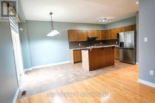 30 Mansard Drive, Richmond Hill, ON - Indoor Photo Showing Kitchen