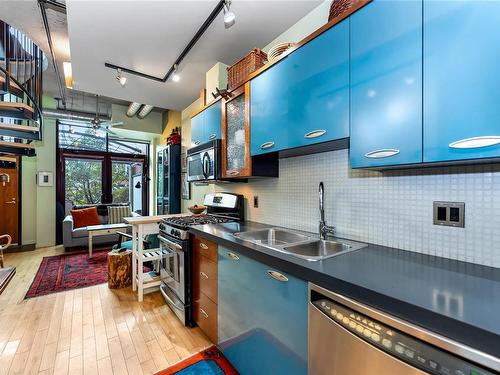 112-21 Erie St, Victoria, BC - Indoor Photo Showing Kitchen With Double Sink