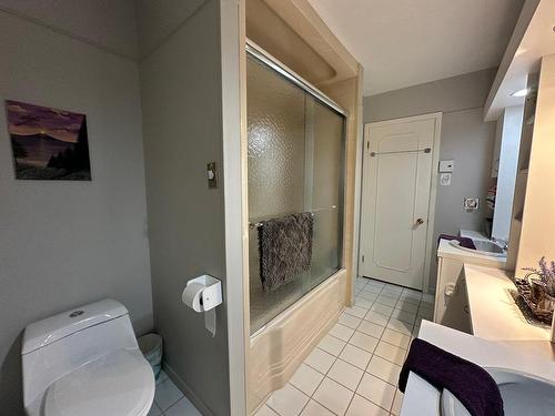 Bathroom - 11 Av. Du Bassin N., Montmagny, QC - Indoor Photo Showing Laundry Room