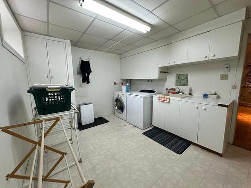 Laundry room - 11 Av. Du Bassin N., Montmagny, QC - Indoor Photo Showing Laundry Room