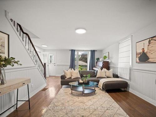 124 Toronto St S, Uxbridge, ON - Indoor Photo Showing Living Room