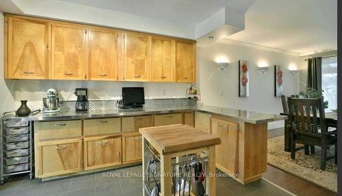 83 Hammond Rd, Mississauga, ON - Indoor Photo Showing Kitchen