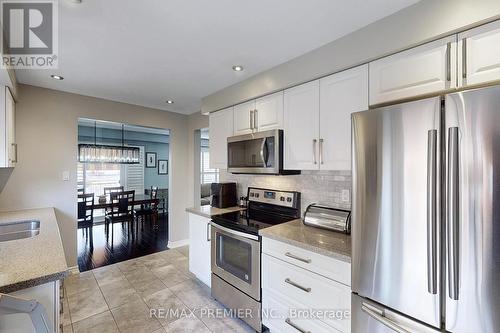 16 Jameson Crescent, Brampton, ON - Indoor Photo Showing Kitchen