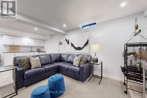 16 Jameson Crescent, Brampton, ON - Indoor Photo Showing Living Room