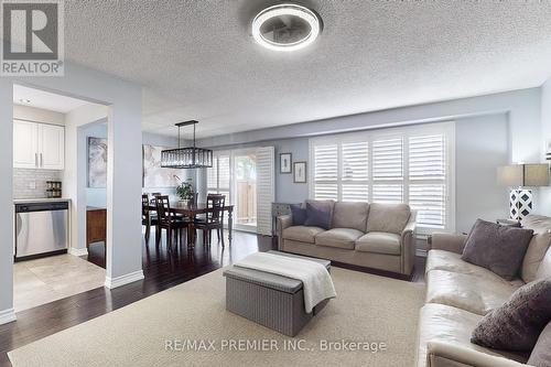 16 Jameson Crescent, Brampton, ON - Indoor Photo Showing Living Room