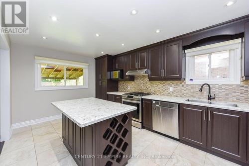 4233 Tea Garden Circle, Mississauga, ON - Indoor Photo Showing Kitchen With Double Sink With Upgraded Kitchen