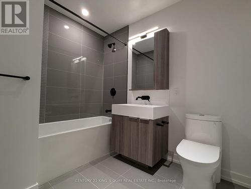 1908 - 127 Broadway Avenue, Toronto, ON - Indoor Photo Showing Bathroom