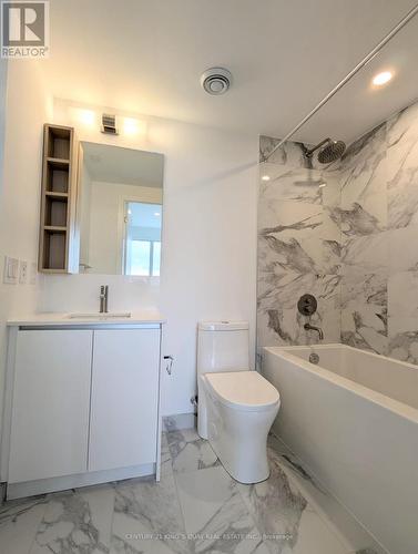 1908 - 127 Broadway Avenue, Toronto, ON - Indoor Photo Showing Bathroom