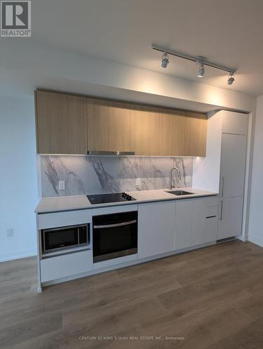 1908 - 127 Broadway Avenue, Toronto, ON - Indoor Photo Showing Kitchen