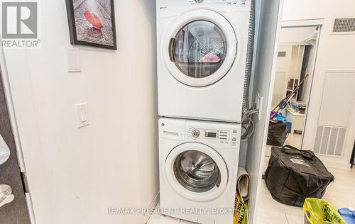 901 - 50 Bruyeres Mews, Toronto, ON - Indoor Photo Showing Laundry Room