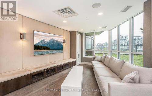 901 - 50 Bruyeres Mews, Toronto, ON - Indoor Photo Showing Living Room