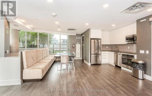 901 - 50 Bruyeres Mews, Toronto, ON - Indoor Photo Showing Kitchen