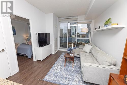 1301 - 500 Sherbourne Street, Toronto, ON - Indoor Photo Showing Living Room