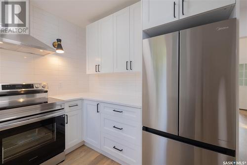 428 F Avenue S, Saskatoon, SK - Indoor Photo Showing Kitchen With Upgraded Kitchen