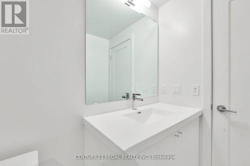 2518 - 2550 Simcoe Street N, Oshawa, ON - Indoor Photo Showing Bathroom