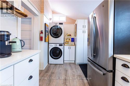 195 Lincoln Road W, Fort Erie (337 - Crystal Beach), ON - Indoor Photo Showing Laundry Room