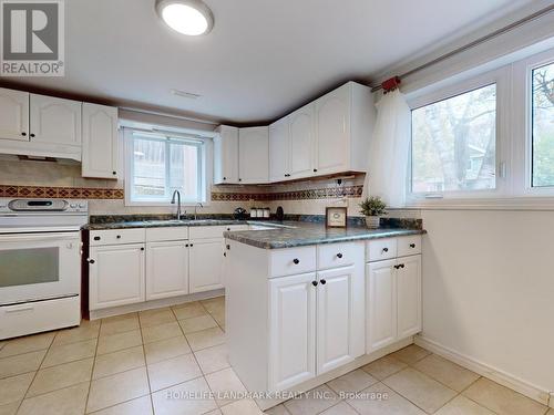 48 Vincent Street, Newmarket, ON - Indoor Photo Showing Kitchen