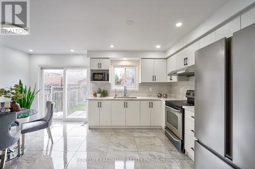 29 Kenborough Court, Markham, ON - Indoor Photo Showing Kitchen With Upgraded Kitchen