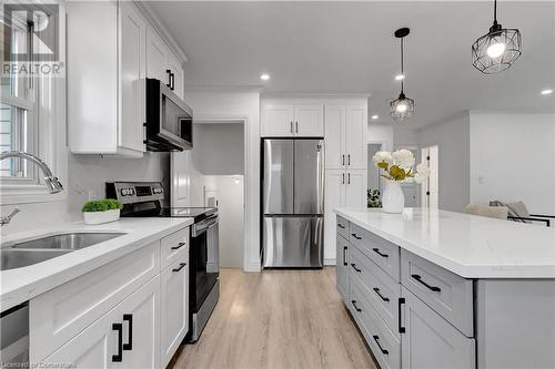 84 Weber Street S, Waterloo, ON - Indoor Photo Showing Kitchen With Stainless Steel Kitchen With Double Sink With Upgraded Kitchen