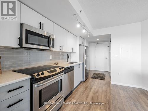 304 - 3091 Dufferin Street, Toronto, ON - Indoor Photo Showing Kitchen With Stainless Steel Kitchen With Upgraded Kitchen