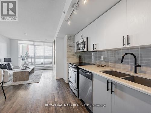 304 - 3091 Dufferin Street, Toronto, ON - Indoor Photo Showing Kitchen With Double Sink With Upgraded Kitchen