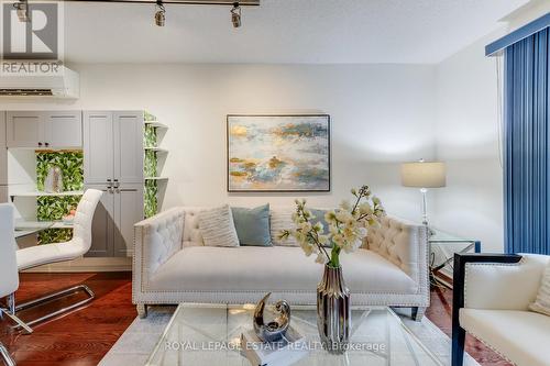 40 Poulett Street, Toronto, ON - Indoor Photo Showing Living Room