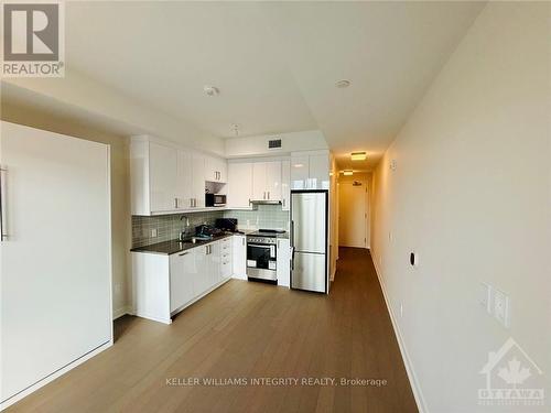 203 - 360 Deschatelets Avenue, Ottawa, ON - Indoor Photo Showing Kitchen