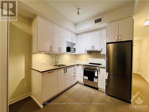 203 - 360 Deschatelets Avenue, Ottawa, ON - Indoor Photo Showing Kitchen