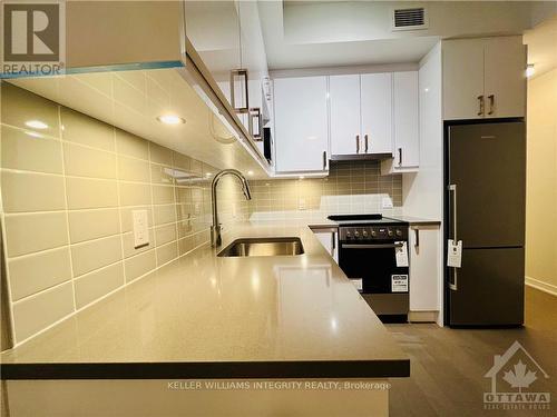 203 - 360 Deschatelets Avenue, Ottawa, ON - Indoor Photo Showing Kitchen