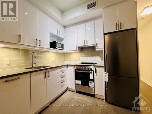 203 - 360 Deschatelets Avenue, Ottawa, ON - Indoor Photo Showing Kitchen