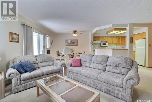 214 960 Assiniboine Avenue, Regina, SK - Indoor Photo Showing Living Room