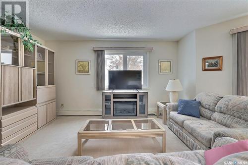 214 960 Assiniboine Avenue, Regina, SK - Indoor Photo Showing Living Room