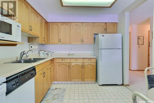 214 960 Assiniboine Avenue, Regina, SK - Indoor Photo Showing Kitchen With Double Sink