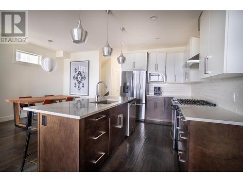 1172 Frost Road, Kelowna, BC - Indoor Photo Showing Kitchen With Upgraded Kitchen