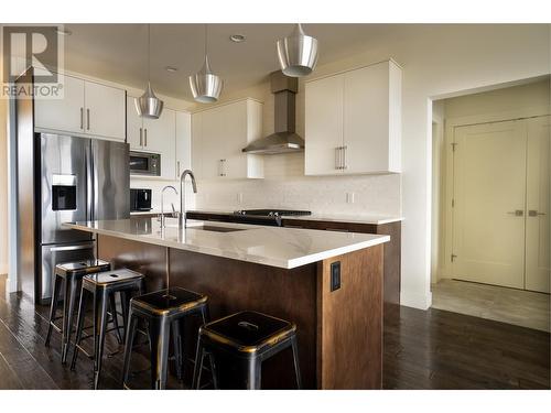 1172 Frost Road, Kelowna, BC - Indoor Photo Showing Kitchen With Upgraded Kitchen